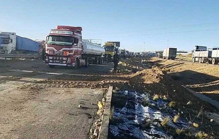 Despejan la carretera hacia Oruro después del bloqueo de una semana