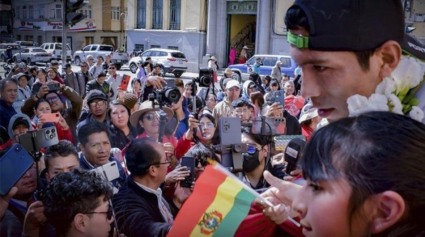 Multitudinaria caravana en Oruro despide a Garibay antes de partir a los Juegos Olímpicos de París