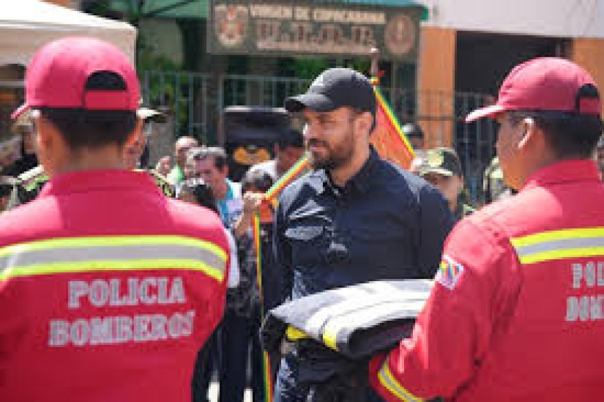 Los Bomberos voluntarios y de la Policía reciben equipamiento e insumos para combatir los incendios forestales