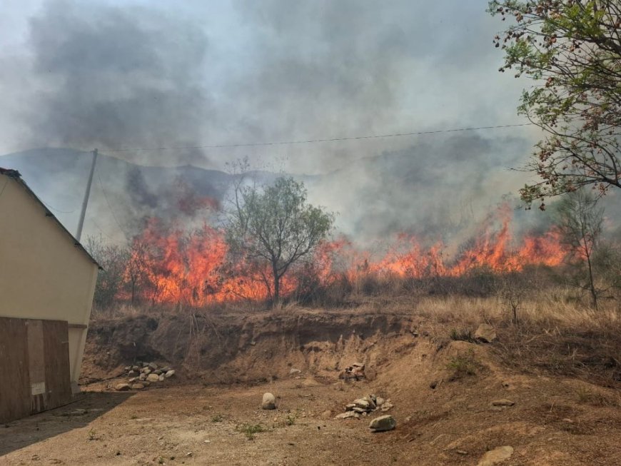 Incendio amenaza los Chorros de Jurina, sitio turístico de la cuidad de Tarija