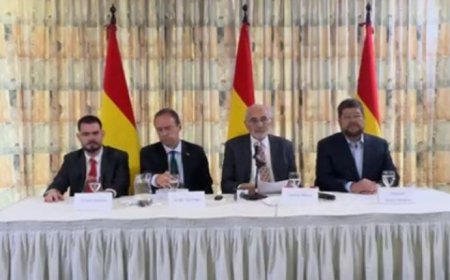 Hoy Tuto, Mesa, Doria Medina y representante de Camacho firman acuerdo para candidatura única