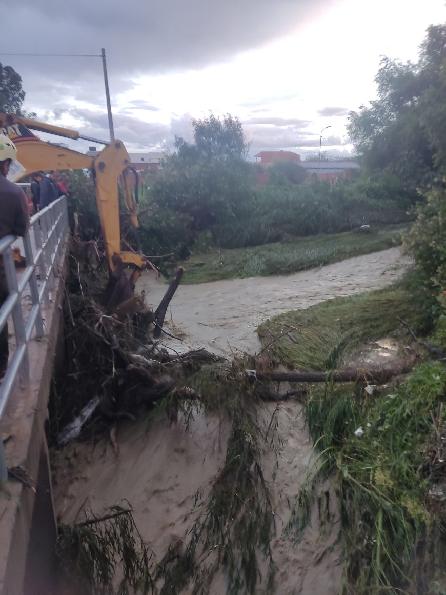 Tras atender las emergencias Alcaldía de Tarija continúa con la limpieza de las zonas afectadas por la lluvia