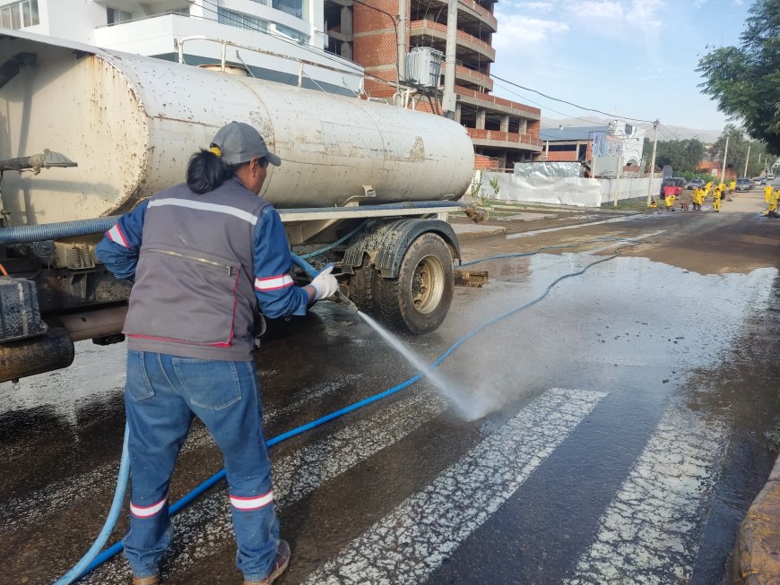 Tras atender las emergencias Alcaldía de Tarija continúa con la limpieza de las zonas afectadas por la lluvia