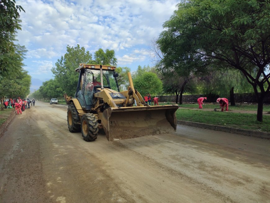 Tras atender las emergencias Alcaldía de Tarija continúa con la limpieza de las zonas afectadas por la lluvia