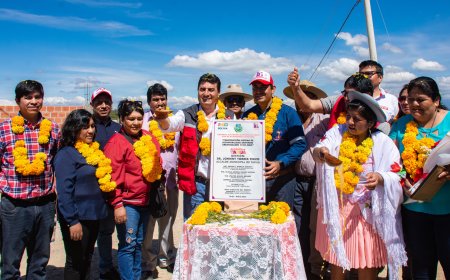 Alcalde de Tarija inaugura sistema de alcantarillado en el barrio 12 de abril