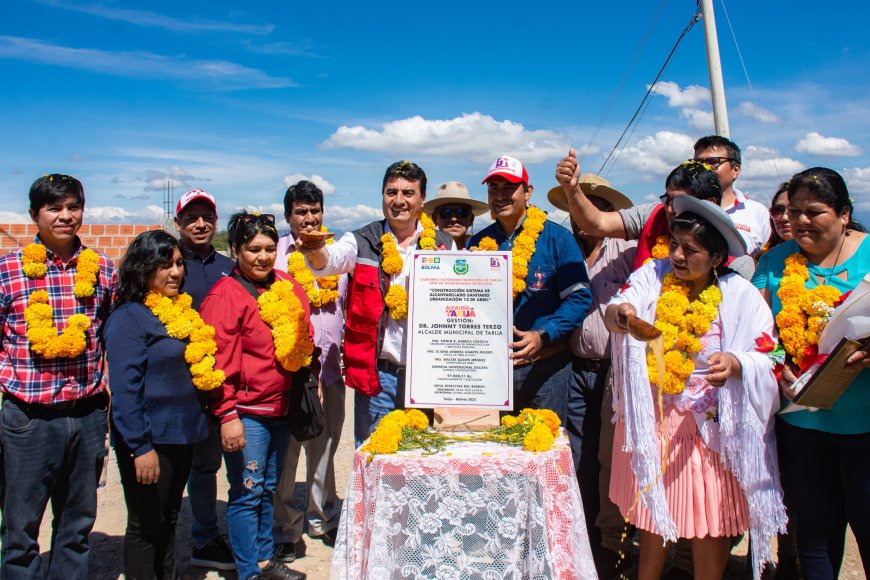 Alcalde de Tarija inaugura sistema de alcantarillado en el barrio 12 de abril