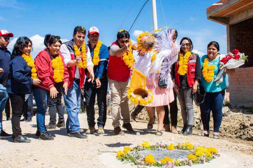 Alcalde de Tarija inaugura sistema de alcantarillado en el barrio 12 de abril