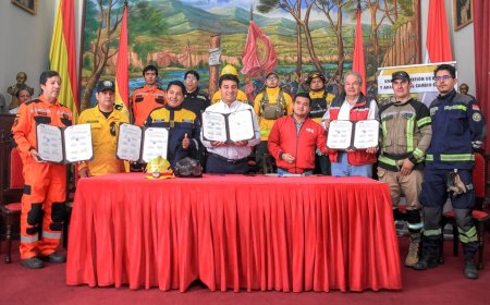 Con un monto de 125 mil bolivianos Alcalde firma convenio de cooperación con 5 cuerpos de Bomberos de Tarija
