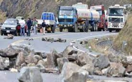 Los bloqueos en Cochabamba estan perjudicando el abastecimiento de combustible al occidente y oriente