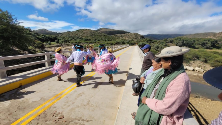 Vinculación campo - ciudad  Alcalde Torres inaugura puente vehicular en la comunidad de Carlazo Centro