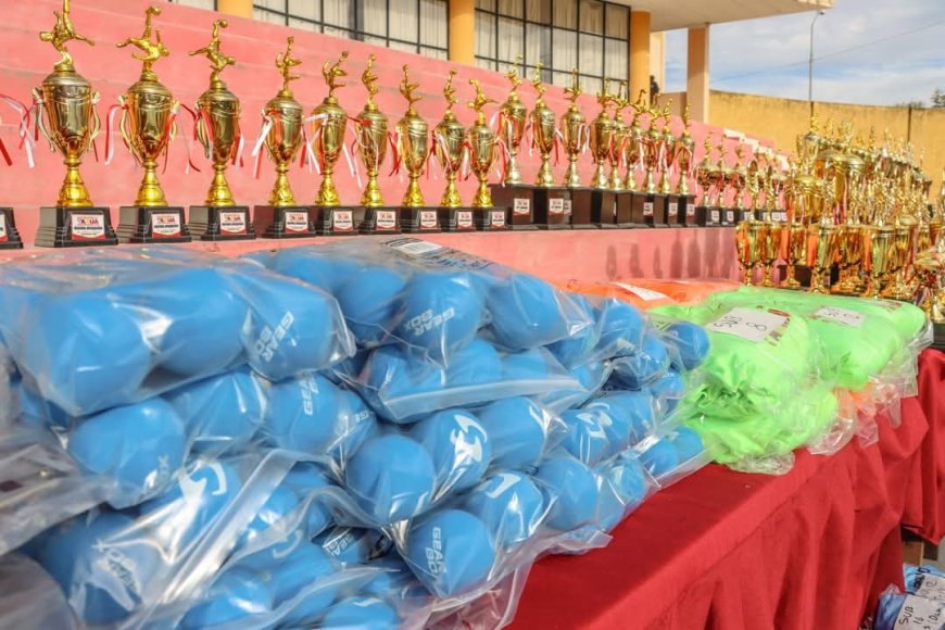 Alcalde de Tarija entrega material deportivo y premia deportistas de 13 asociaciones