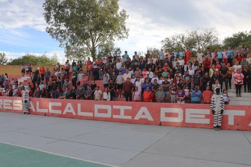 Alcalde de Tarija entrega material deportivo y premia deportistas de 13 asociaciones