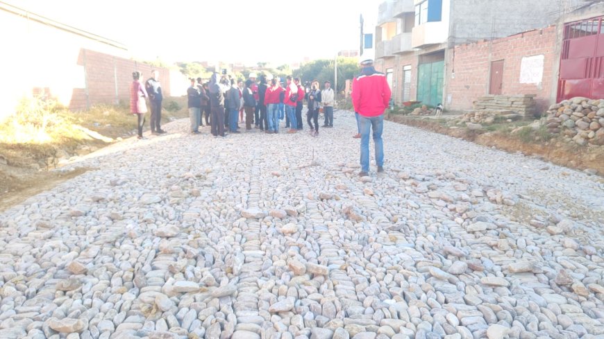 Alcalde inspecciona ampliación de empedrado de calles en el barrio Aranjuez Norte