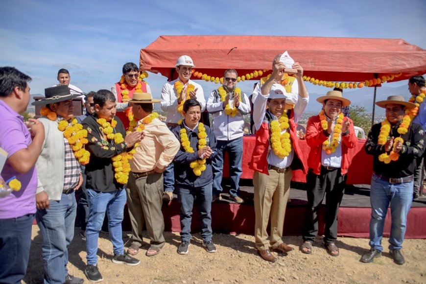 Alcalde de Tarija entrega Sala Multifuncional en Pampa Galana