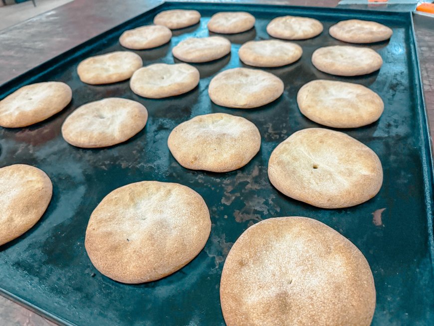 Con apoyo de la Alcaldía vecinos intensifican producción de pan de Bs. 1