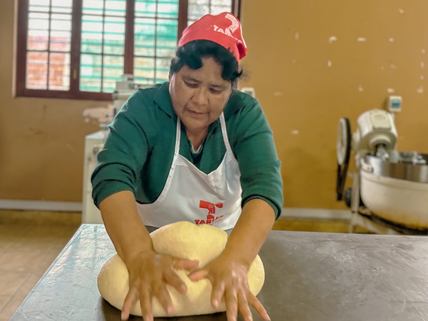 Con apoyo de la Alcaldía vecinos intensifican producción de pan de Bs. 1