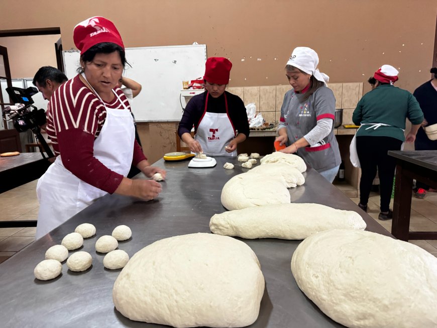 Con apoyo de la Alcaldía vecinos intensifican producción de pan de Bs. 1