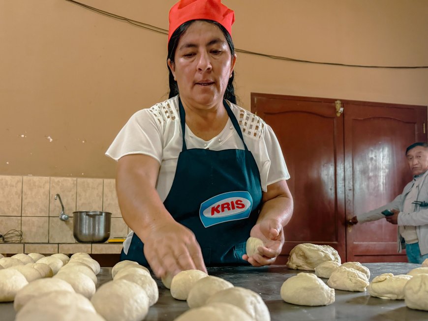 Con apoyo de la Alcaldía vecinos intensifican producción de pan de Bs. 1