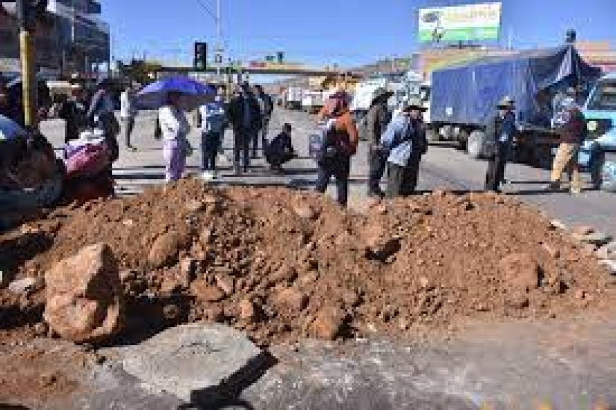 Bloqueo de carreteras por parte de afines a Evo Morales generan pérdida de más de Bs 764.000 en cobro de peajes