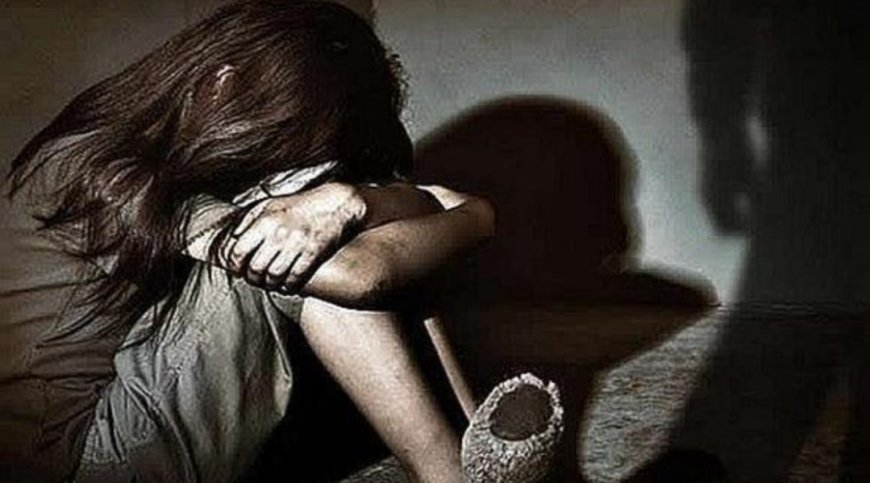 Papá abusaba de su hija y publicaba imágenes de la menor en redes