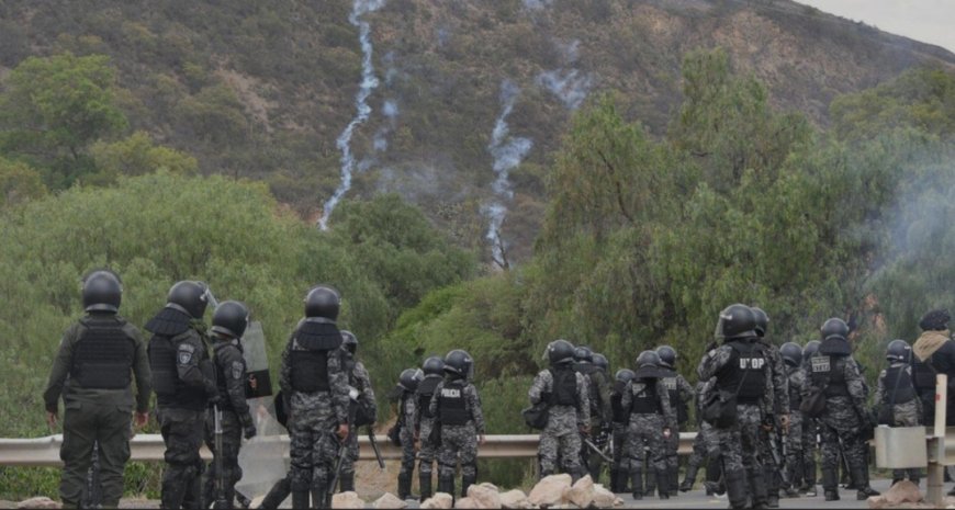 dos policías heridos en desbloqueo de la carretera Oruro - Cochabamba