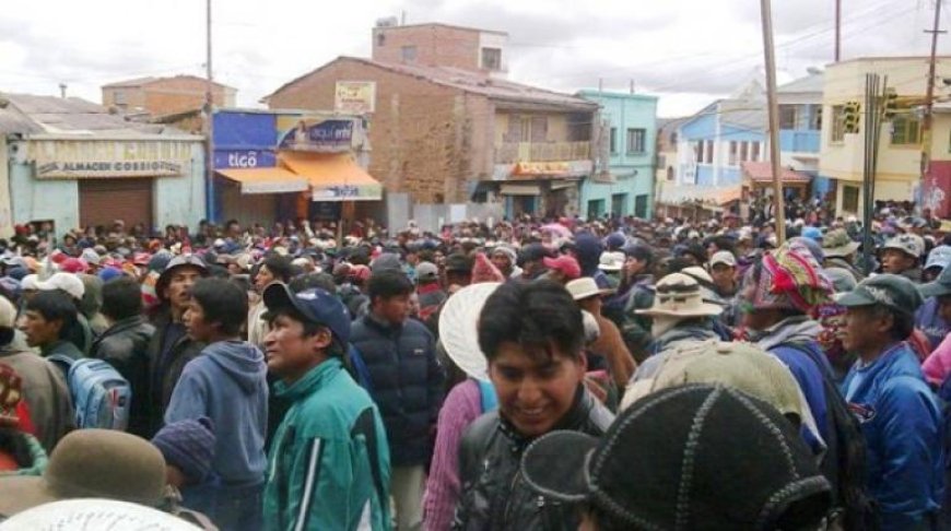 Se realizo un Cabildo de Llallagua declara enemigo a Evo Morales y mártires y héroes a los tres policías asesinados