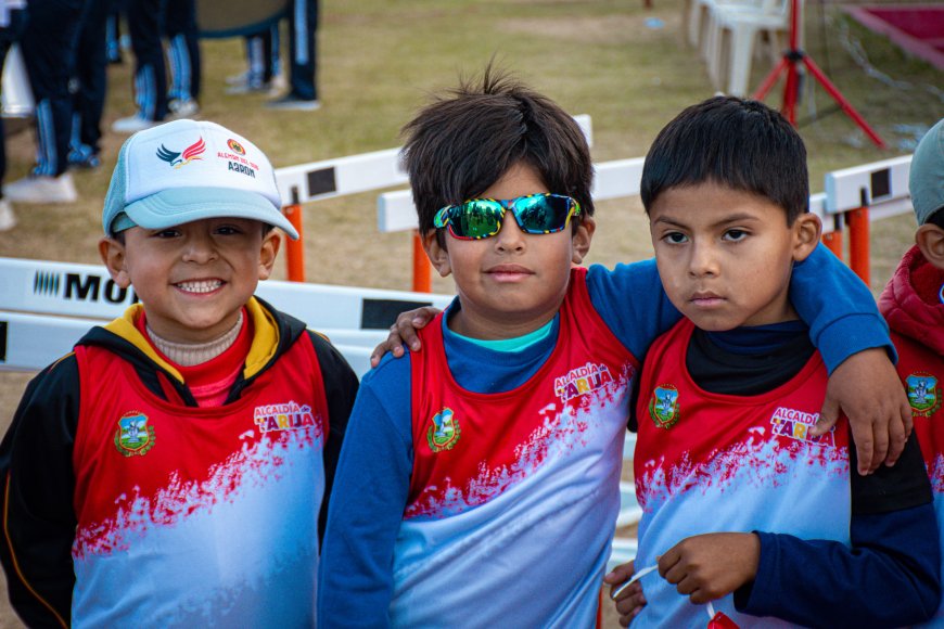 Alcaldía de Tarija entrega uniformes y material deportivo a la Asociación de Atletismo