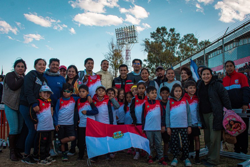 Alcaldía de Tarija entrega uniformes y material deportivo a la Asociación de Atletismo