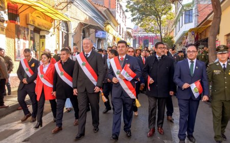 Desfile cívico y estudiantil en homenaje a la villa de san Bernardo de la frontera de Tarixa en los 451de su fundación