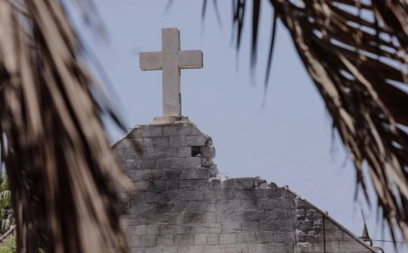 ataque de Israel a la iglesia de la Sagrada Familia de Gaza