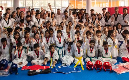 Alcalde de Tarija entrega material e indumentaria deportiva a siete asociaciones municipales