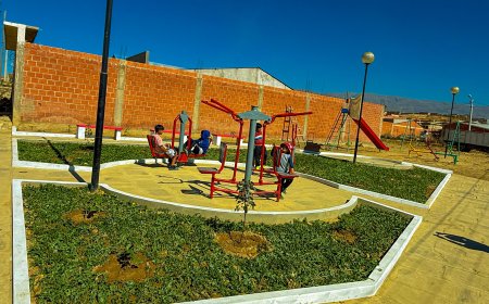 Acalde de Tarija inaugura plaza biosaludable y cancha polifuncional en el distrito 7