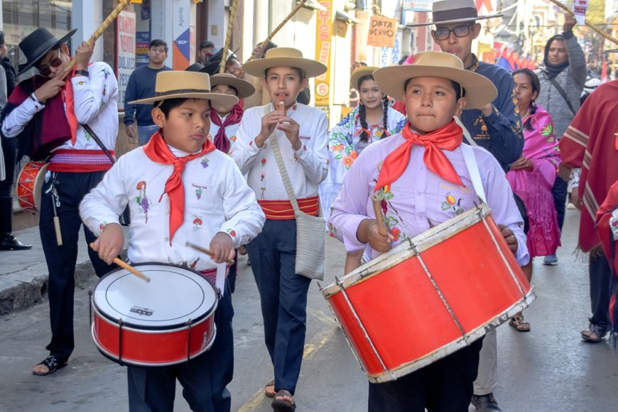 Desfile cívico y estudiantil en homenaje a la villa de san Bernardo de la frontera de Tarixa en los 451de su fundación