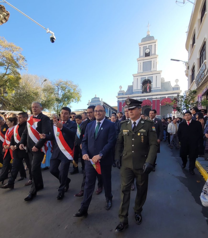 Desfile cívico y estudiantil en homenaje a la villa de san Bernardo de la frontera de Tarixa en los 451de su fundación