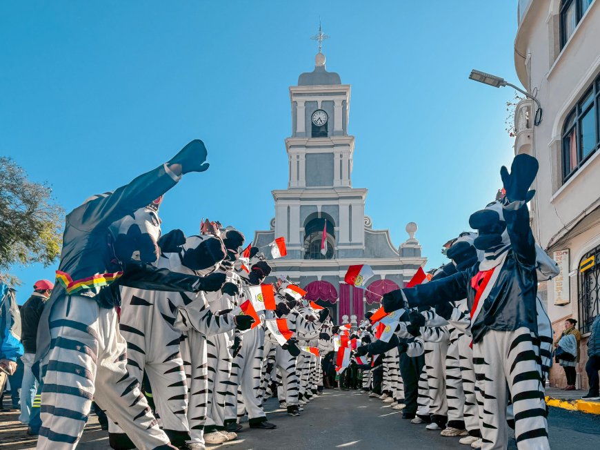 Desfile cívico y estudiantil en homenaje a la villa de san Bernardo de la frontera de Tarixa en los 451de su fundación