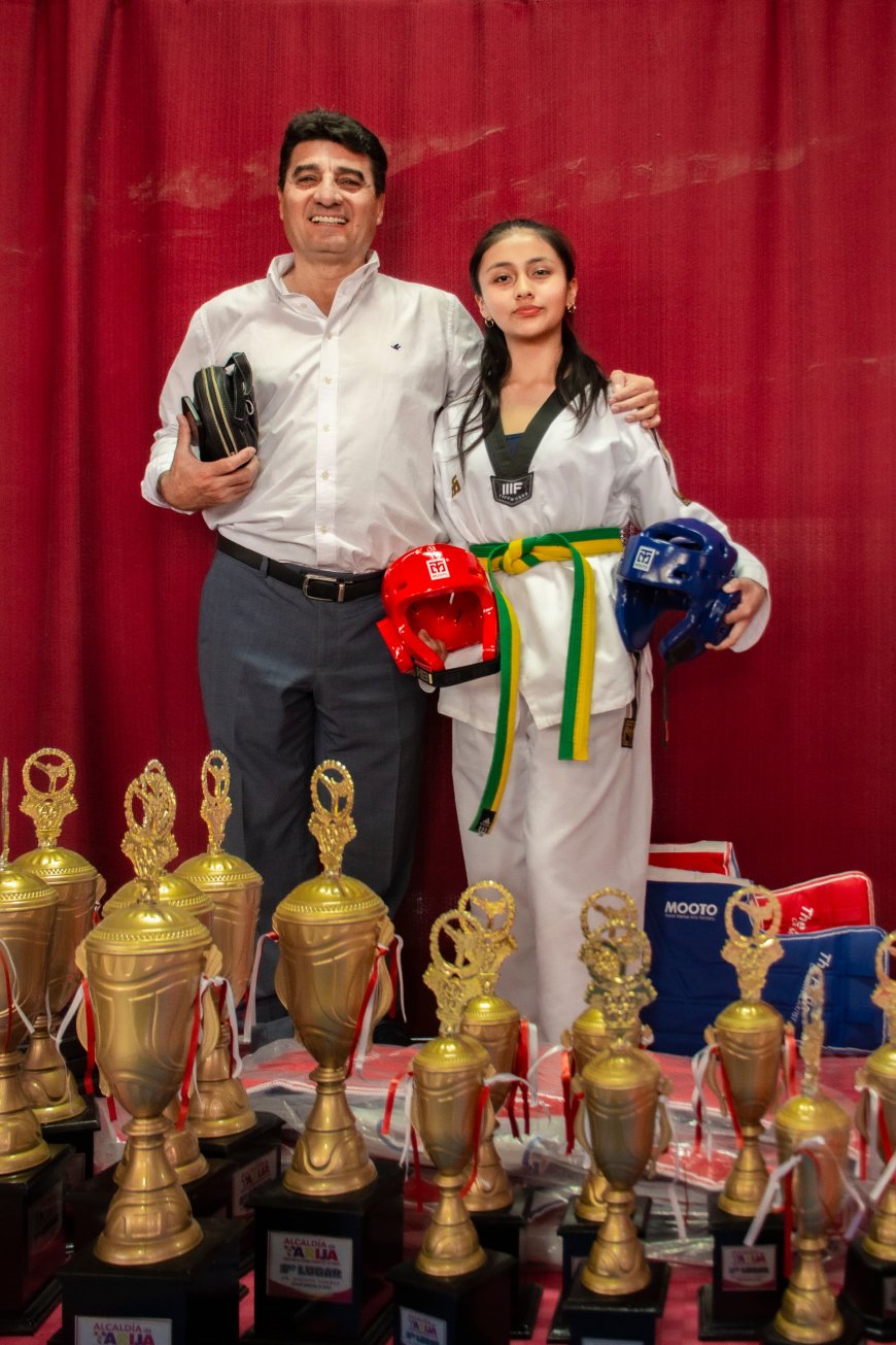 Alcalde de Tarija entrega material e indumentaria deportiva a siete asociaciones municipales