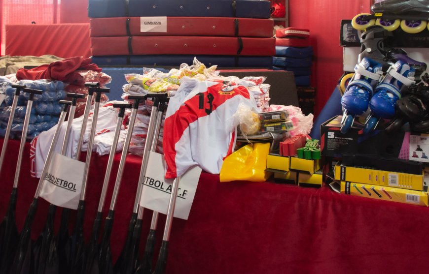 Alcalde de Tarija entrega material e indumentaria deportiva a siete asociaciones municipales