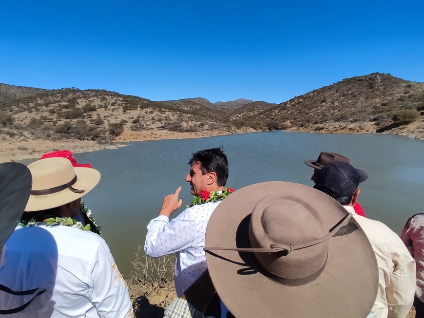 Alcalde de Tarija entrega atajado para el acopio de agua en beneficio de las familias productoras de Rumicancha