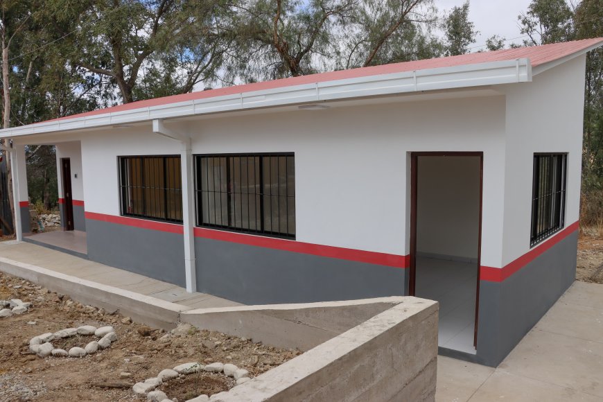 Alcaldía de Tarija entrega aulas equipadas en la comunidad de Obrajes