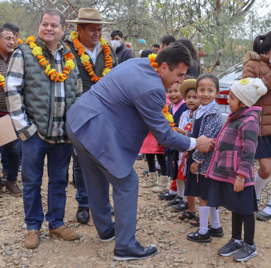 Alcaldía de Tarija entrega aulas equipadas en la comunidad de Obrajes