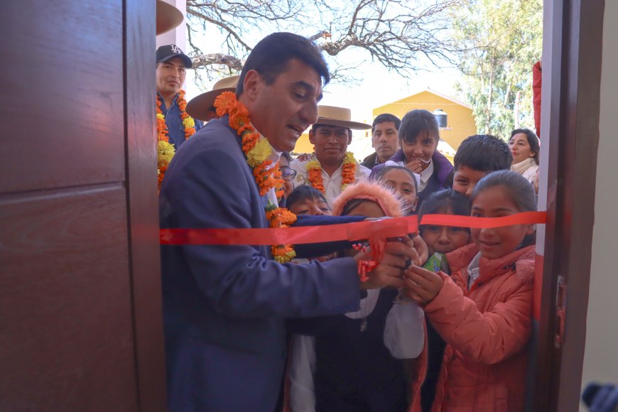 Alcaldía de Tarija entrega aulas equipadas en la comunidad de Obrajes