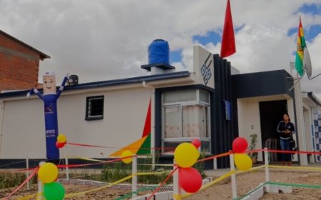 Entregan 49 viviendas en más de 20 barrios de Oruro