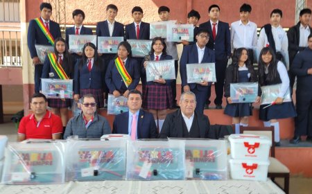 Niños y jóvenes estudiantes de Tarija continúan recibiendo el material escolar de apoyo