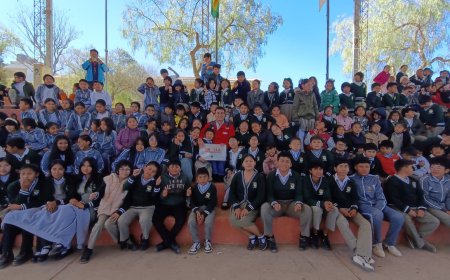 Alcalde de Tarija entregó material escolar en la UE Octavio Campero Echazú