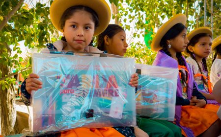 Alcalde llegó con material escolar de apoyo a las unidades educativas de El Portillo y Santa Ana La Nueva