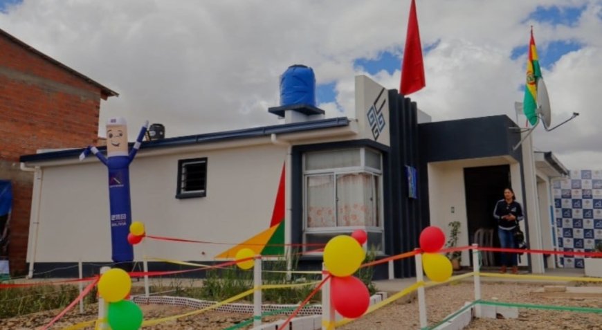 Entregan 49 viviendas en más de 20 barrios de Oruro