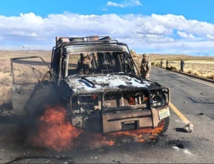 Contrabandistas emboscan a militares, queman una patrulla