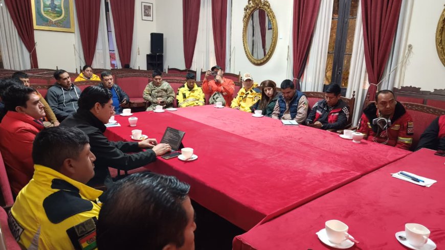 Tras controlar el 80% del incendio  Bomberos Voluntarios e instituciones buscarán sofocar todos los focos de calor