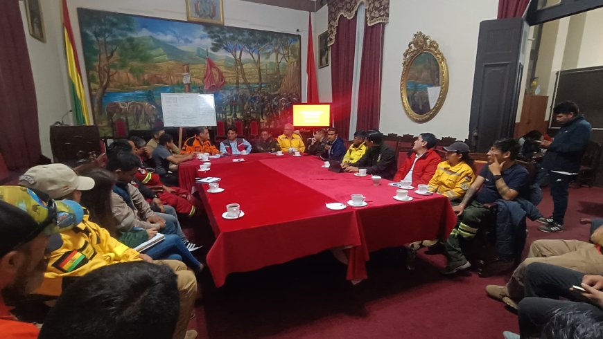 Tras controlar el 80% del incendio  Bomberos Voluntarios e instituciones buscarán sofocar todos los focos de calor