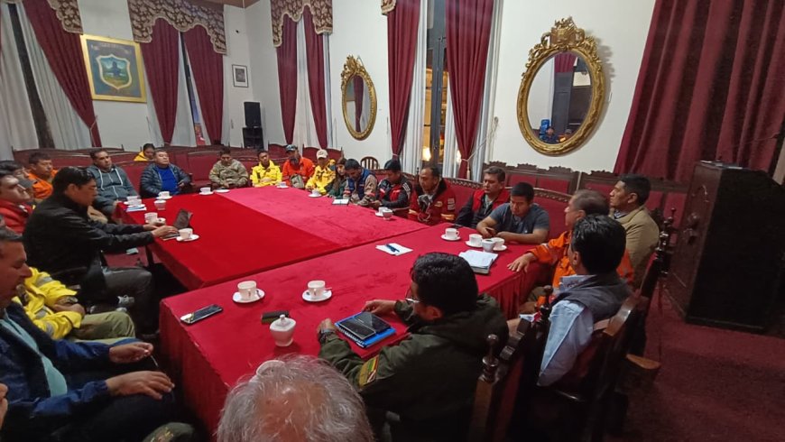 Tras controlar el 80% del incendio  Bomberos Voluntarios e instituciones buscarán sofocar todos los focos de calor